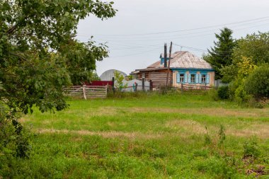 Rusya'da eski köy evi.