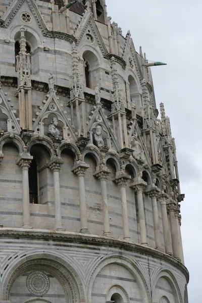 Pisa ve Piazza dei Miracoli