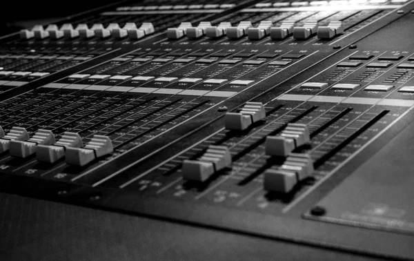 Multi Channel Professional Audio Sound Mixing Console Festival Música Mesa — Fotografia de Stock