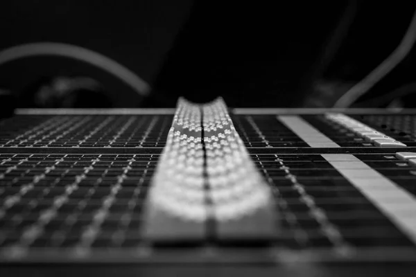 Tek renkli stil dijital ses kontrol konsolu fader, düşük düzey seçici odak karıştırma