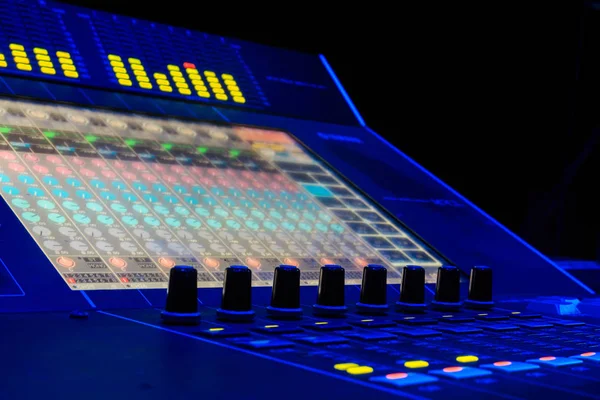 Professinal Audio Mixing Escritorio Consola Pantalla Con Indicadores Aux Envía — Foto de Stock