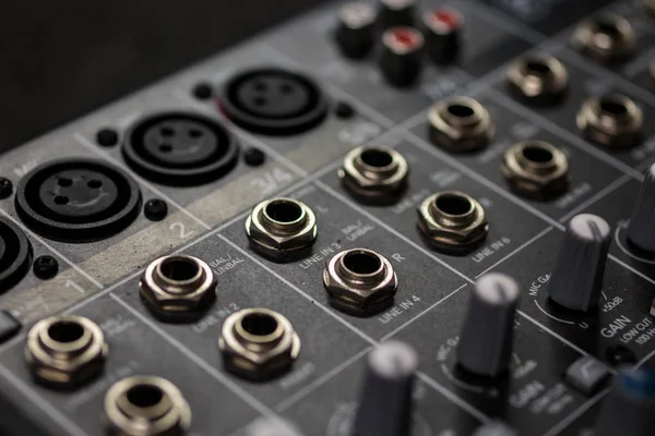 satır gümüş altın ses giriş konektörlerine, profesyonel bir ses karıştırma konsol / Resepsiyon