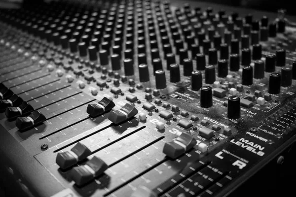 Profissional Audio Mixing Board Console Multi Controle Faders Codificadores — Fotografia de Stock