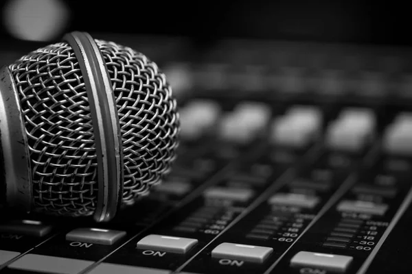 Dijital karıştırma konsolu üzerinde profesyonel ses mikrofon / Resepsiyon sessiz ve seçim denetimleri ile