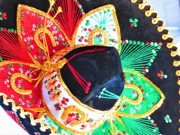 Mexikanischer Sombrero Auf Weißem Hintergrund — Stockfoto