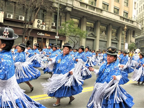 Boliviaanse Carnaval Buenos Aires Argentinië Vrouwen Dansen Traditionele Kleurrijke Jurken — Stockfoto