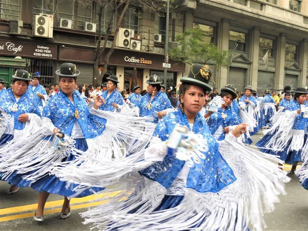 Boliviaanse Carnaval Buenos Aires Argentinië Vrouwen Dansen Traditionele Kleurrijke Jurken — Stockfoto