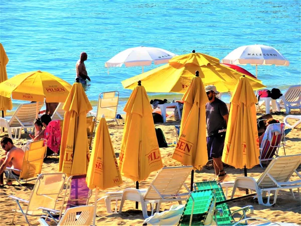 Gente Relajándose Playa Punta Del Este Uruguay — Foto de Stock