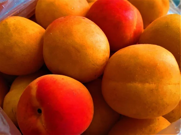 Fresh Organic Peaches — Stock Photo, Image