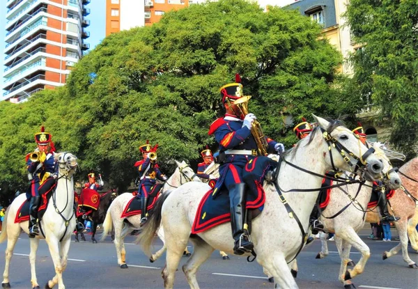 Buenos Aires Argentinië Juli 2019 Soldaten Rijden Witte Paarden Tijdens — Stockfoto