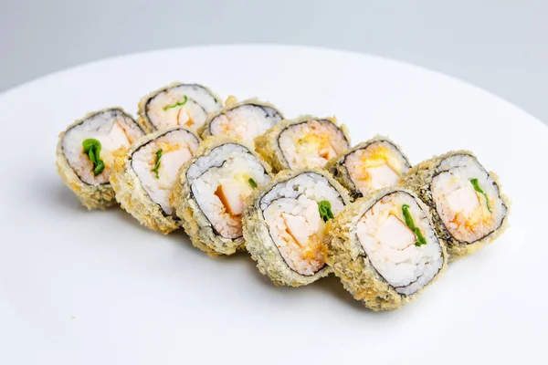 Zwei Reihen Mit Thunfisch Und Reis Liegen Restaurant Auf Dem — Stockfoto