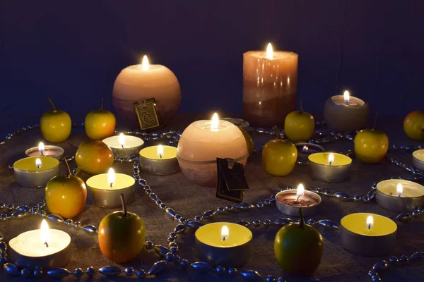 Manzanas Velas Encendidas — Foto de Stock