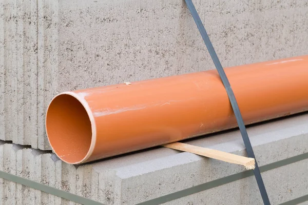 Blocos Concreto Tubo Esgoto Plástico Pvc Paleta Canteiro Obras Construção — Fotografia de Stock