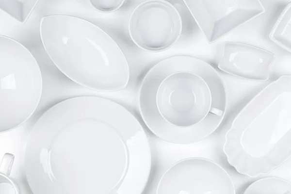 Boş Temiz Beyaz Muhtelif Dishware Tabak Bardak Beyaz Arka Plan — Stok fotoğraf