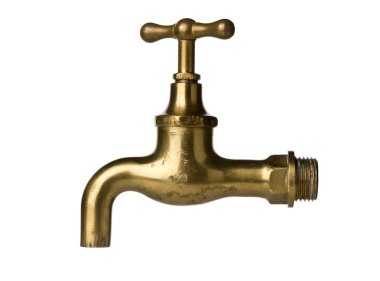 Beyaz arka plan üzerinde izole vintage retro pirinç su musluk
