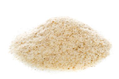 Psyllium kabuğu beyaz arka plan üzerinde yığını. İsabgol olarak da bilinir psyllium kabuğu Hindistan'da bulunan dar ovata bitkisinin tohumlarından elde edilen lif olduğunu.