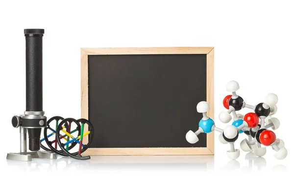 黑色黑板与显微镜 分子模型和 Dna 模型在白色背景 科学教学概念 — 图库照片