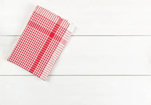 Κόκκινο Καρώ Πετσέτα Για Πιάτα Στο Τραπέζι Λευκό Ξύλινη Σανίδα — Φωτογραφία Αρχείου