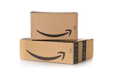 Dresden, Almanya-3 Nisan 2019: Amazon Prime parsel yığını