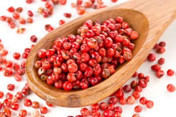 Pink or rose brazilian red peppercorns (schinus terebinthifolius — Stock Photo, Image