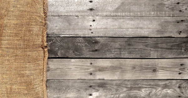 Tissu toile toile de jute sur table de cuisine en bois gris avec copyspace — Photo