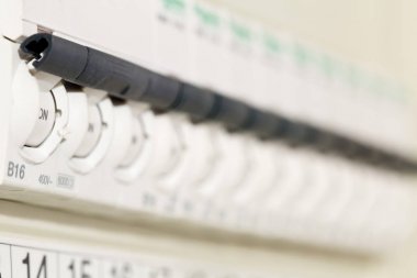 Özel evde elektrik devre kesici sigorta kutusu yakın yukarı