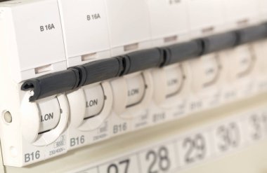 Özel evde elektrik devre kesici sigorta kutusu yakın yukarı