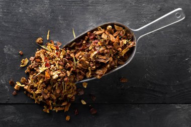 Portakal ve çilek ile kurutulmuş meyve çay infüzyon yığını