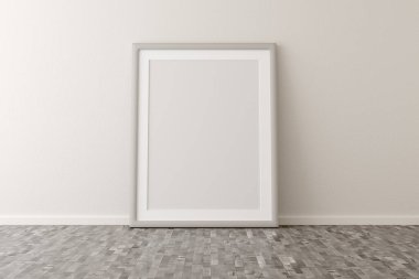 Parlak odada beyaz duvara yaslanmış boş resim çerçevesi