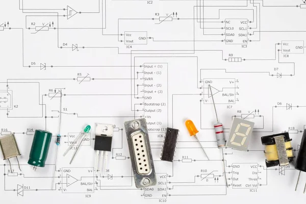 Pcb Kablo Şeması Arka Planında Farklı Elektronik Parçalar Veya Bileşenler — Stok fotoğraf