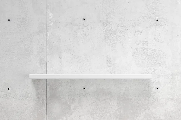 Singola Mensola Bianca Sfondo Muro Cemento Camera Presentazione Modello Posizionamento — Foto Stock