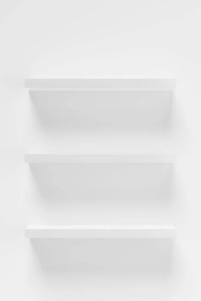 Три Пустые Белые Полки Доски Белой Стене Шаблон Представления Объекта — стоковое фото