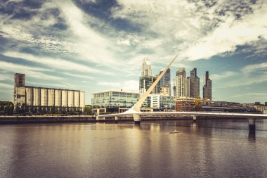 Şehir Buenos Aires mimarisi, sokakları ve onun köprüler