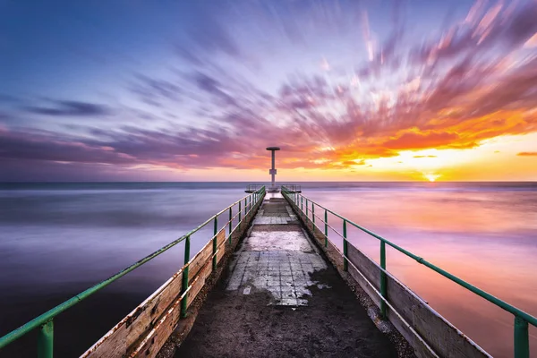 Een Mooie Kleurrijke Zonsondergang Ontleend Aan Een Oude Pier Ostia — Stockfoto