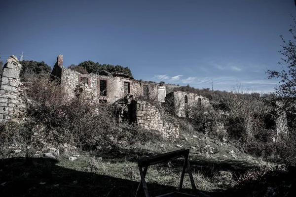 Покинутый Дом Руинах Горной Деревне — стоковое фото