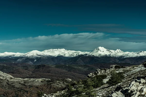 Snowy Espiguete Topo Montanha Dia Ensolarado — Fotografia de Stock