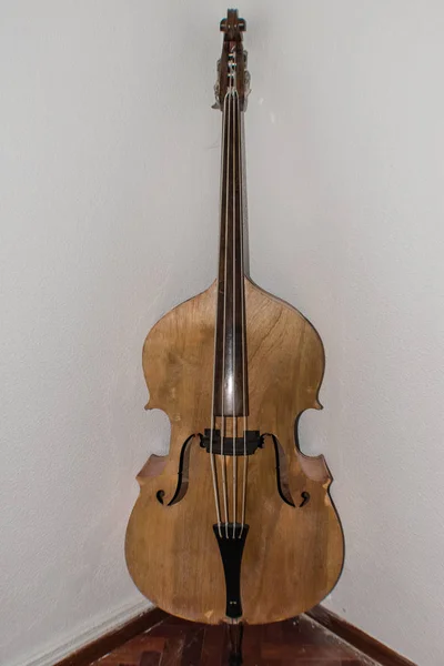 Old Contrabass Leaning Wall House — Stock Photo, Image