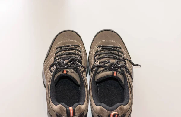 Пара новых мужских туфель — стоковое фото