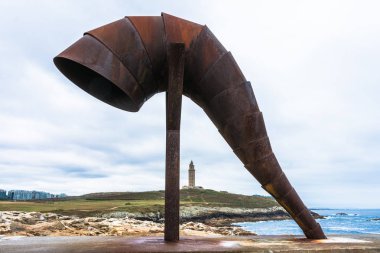 La Coruna, İspanya - 14 Ağustos 2019: Punta Herminia'da conch heykel