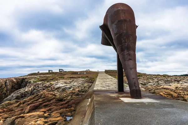 La Coruna, İspanya - 14 Ağustos 2019: Punta Herminia'da conch heykel