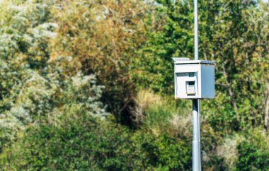 Yol trafik hız kontrolü için sabit radar