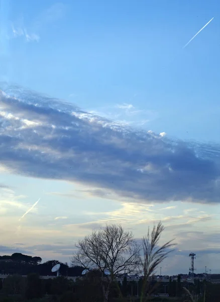 Molnig himmel landskap — Stockfoto