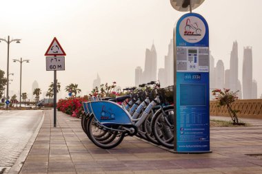 Güzel bir yerde Dubai, BAE, Mart 2018, Bisiklet park yeri