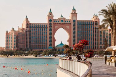 Dubai, BAE, Kasım 2019 Yapay Palmiye Jumeirah adasındaki Atlantis otelinin güzel manzarası, seyahat