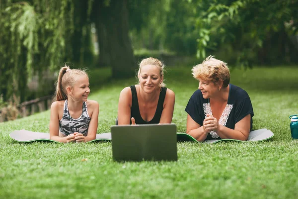 Grandmother Mom Child Doing Fitness Together Nature Sports Healthy Lifestyle — Stock Photo, Image