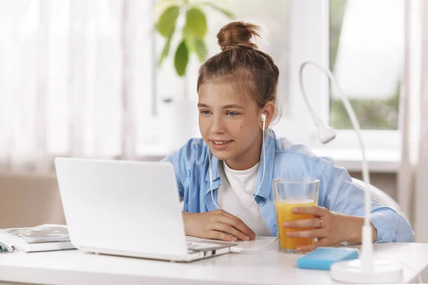 Teenage Girl Wearing Headphones Sitting Table Doing Homework Video Conference — Stock Photo, Image