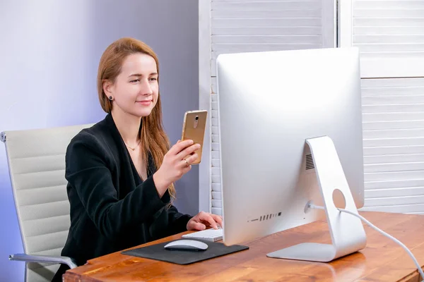 Portrait Happy Young Successful Businesswoman Office She Sits Table Reads — Stock Photo, Image