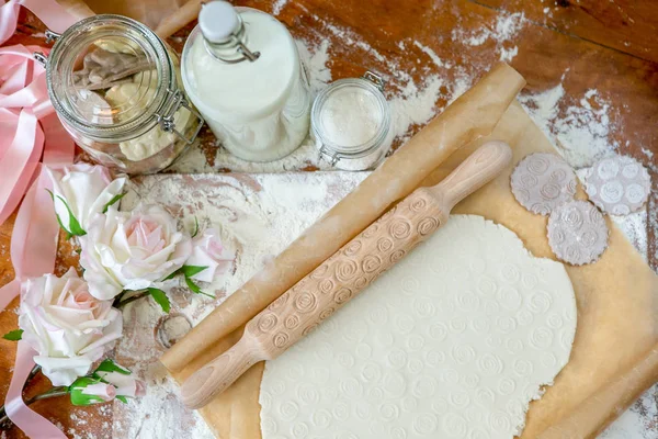 Rolling Pin Pattern Wooden Decorated Table Covered Baked Flour Rolled — Stock Photo, Image