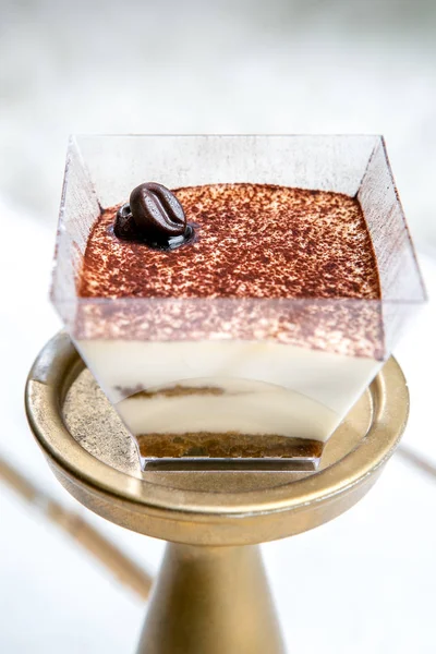 Délicieux Tiramisu Avec Forme Grains Café Chocolat Noir Sur Dessus — Photo