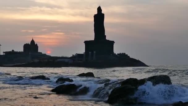 Lever de soleil au-dessus de la mer Kanyakumari Comorin cape — Video